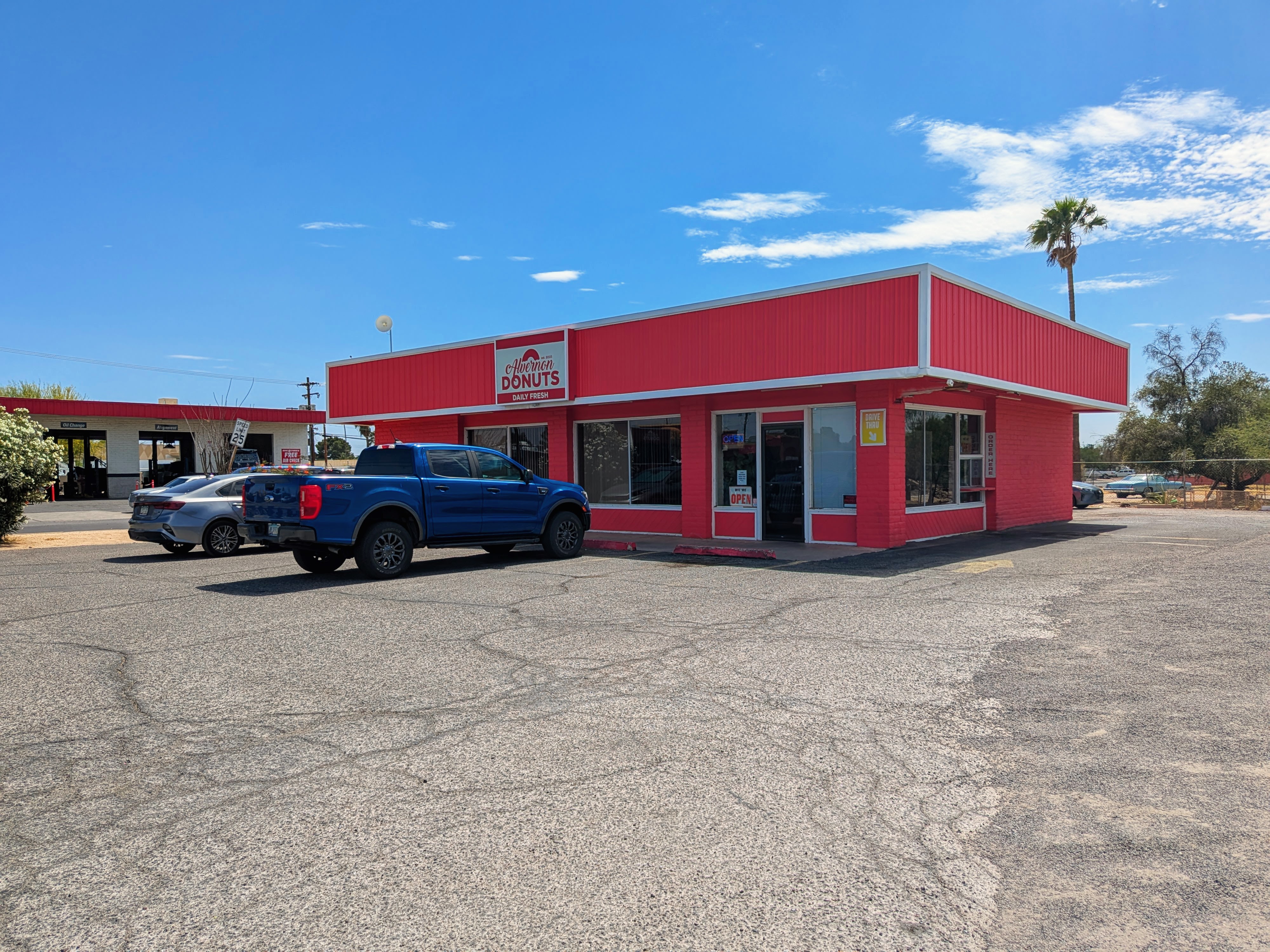 Alvernon Donuts store front
