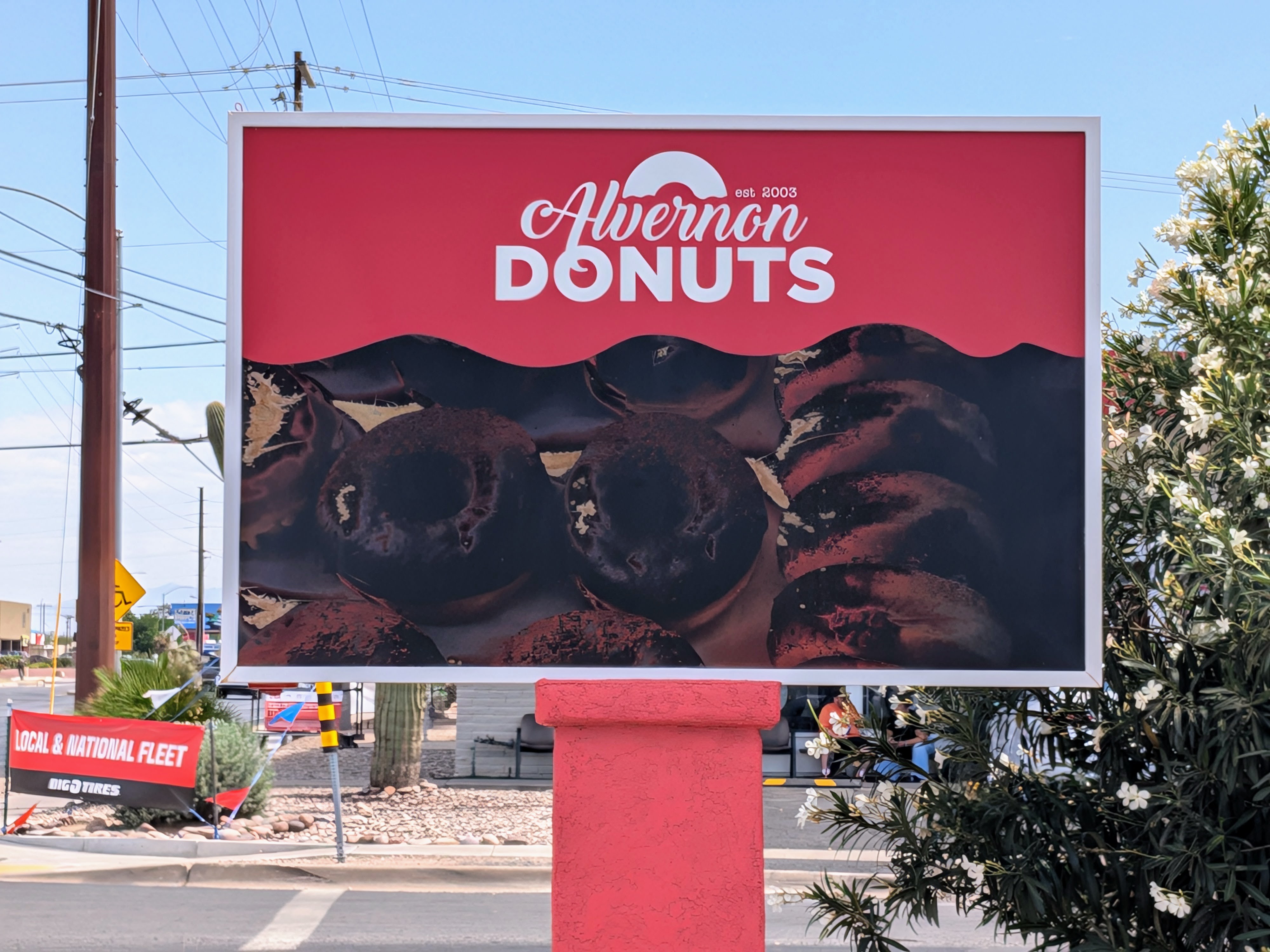 Alvernon Donuts sign